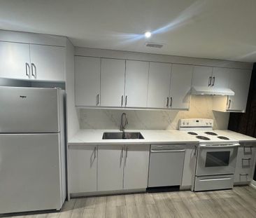 For Lease - 163 Hilltop Drive Unit# Lower, East Gwillimbury, Ontario - Photo 4