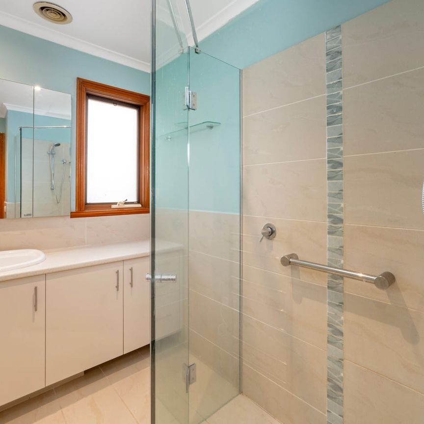 Large 2 bedroom + Study! - Photo 1