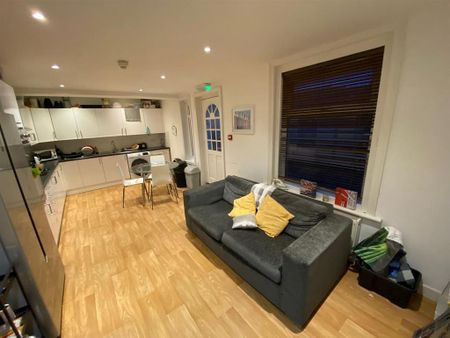 1 bedroom in a house share to rent - Photo 3