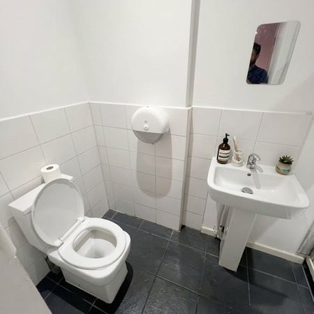1 Bed Flat, High Road, NW10 - Photo 3