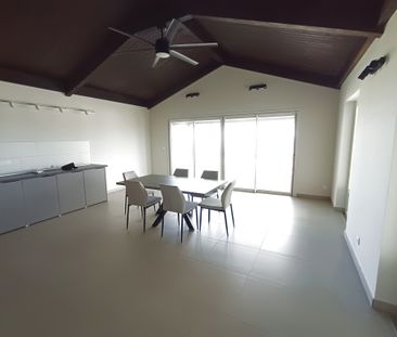 Location Appartement 5 pièces 160m² ST PAUL 97422 - Photo 1