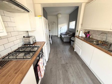 5 bedroom house of multiple occupation to rent - Photo 5