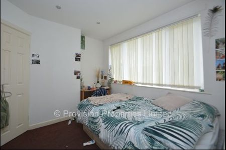 3 Bedroom Properties Burley - Photo 3