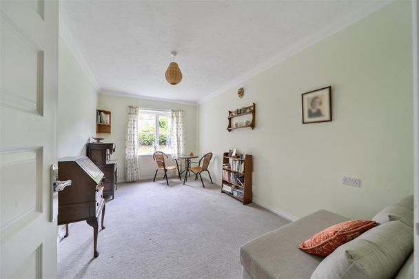 Beecham Lodge, Cirencester, Gloucestershire - Photo 1