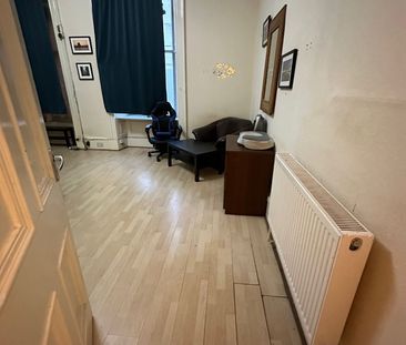 Room in a Shared Flat, Berkeley Street, G3 - Photo 2