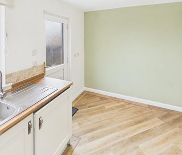 2 bedroom semi-detached house to rent - Photo 5