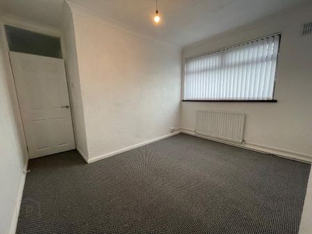 32 Kings Avenue, Fernagh, Newtownabbey, BT37 0DE - Photo 4