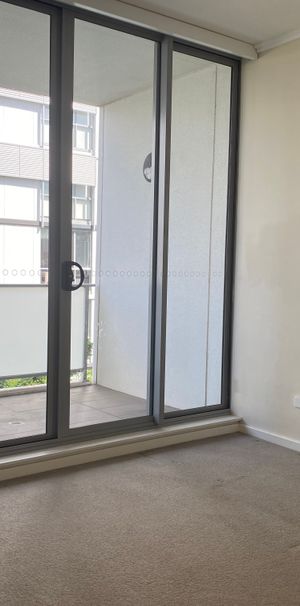 Modern two bedroom unit on 4th floor - Photo 1