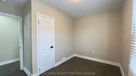 4 Keats Avenue #Main - Photo 4