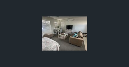 Fully Furnished Studio Apartment, Utilities Included - Photo 5