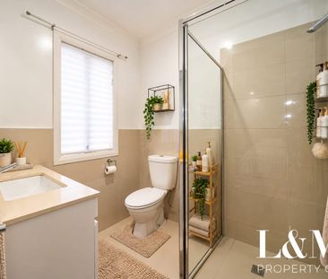 Charming Family Living in a Peaceful Roxburgh Park Court - Photo 6