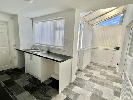 3 bedroom terraced house to rent - Photo 4