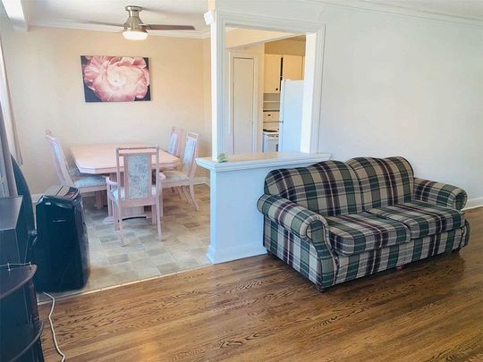 For Lease - 297 Lakeshore Road, Mississauga, Ontario - Photo 1