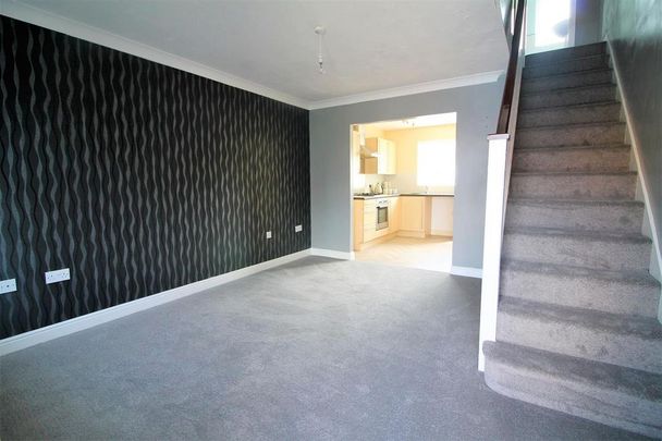 2 bedroom end of terrace house to rent - Photo 1