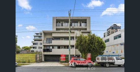 Modern, Fully Furnished One-Bedroom Apartment in the Heart of Box Hill! - Photo 2
