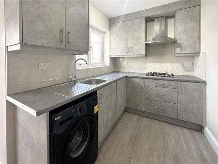 3 bedroom terraced house to rent - Photo 5