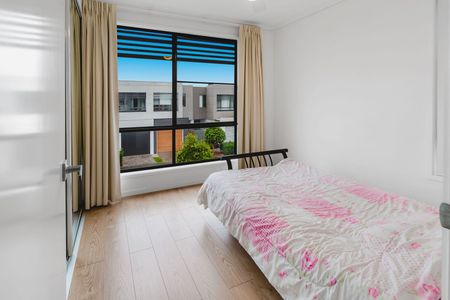 COMPLEX LIVING!!! Amazing Three (3) bedroom Townhouse in the Paddington Terraces complex - Photo 5