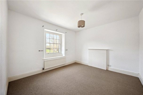 4 bedroom link detached house to rent - Photo 1