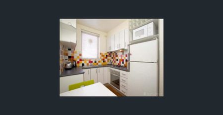 A modern apartment in the prime location! - Water Usage Included - Photo 3