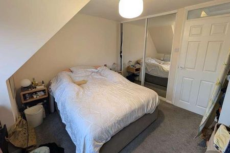 Old Woking, Surrey, GU22 - Photo 4