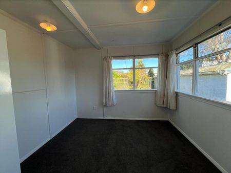 Comfortable three-bedroom home - Photo 3