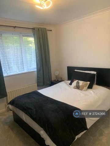 3 bedroom detached house to rent - Photo 3