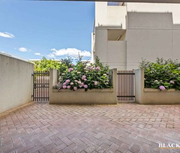 Ground floor courtyard apartment in The National - Photo 6