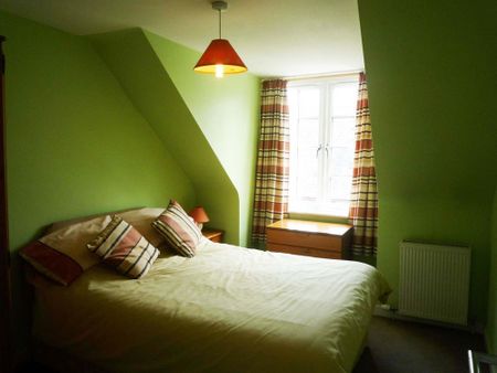 3 bedroom flat to rent - Photo 4