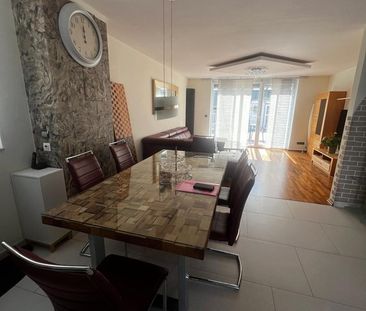 Exklusives Wohnen am Tillypark: Hochwertig möbliertes Haus - Foto 1