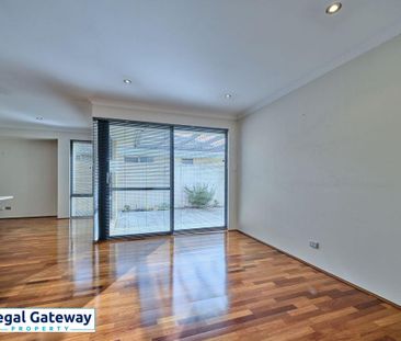 3 Barfield Road, HAMMOND PARK WA 6164 - Photo 2