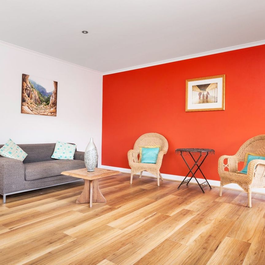 Premium Stylish Apartment with a short walk to North Sydney CBD - Photo 1