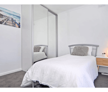 $600- 3 Beds/1 Bath with great amenities & Solar hot water system w... - Photo 5