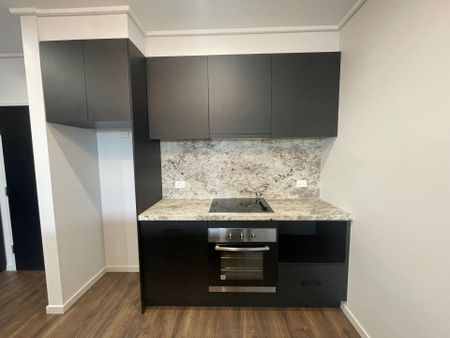 Stylish & Superbly Located Apartment in the Heart of Glen Waverley - Photo 5