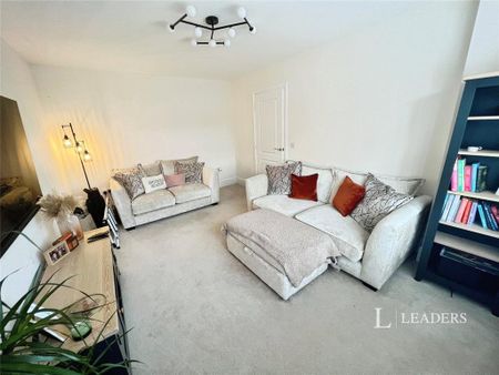 3 bedroom semi-detached house to rent - Photo 2