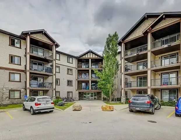 2 Bedrooms 2 bathrooms 1 Den Condo in Panorama Hills | 60 Panatella St NW, Calgary - Photo 1