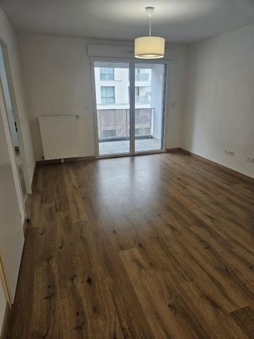 Location Appartement 2 pièces 45m² CHAMPS SUR MARNE 77420 - Photo 2