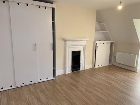 Studio to rent - Photo 2