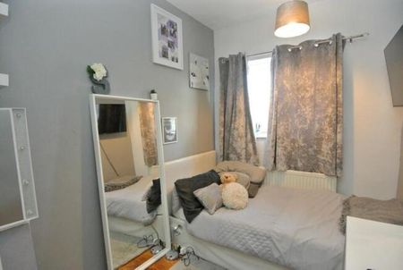 3 bedroom apartment to rent - Photo 2