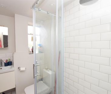 Chelsea Close, Hampton Hill, TW12 - Photo 4