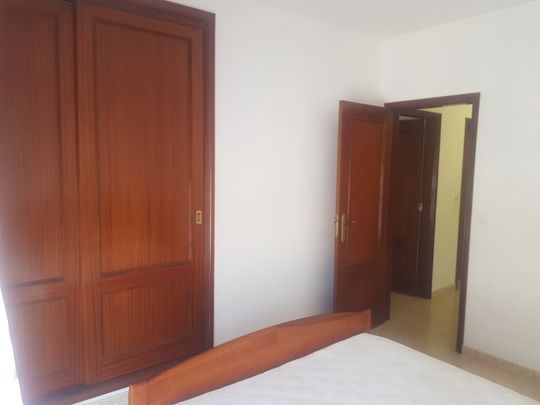 Apartamento T2 Mobilado com Elevador e Varandas - Arrendamento Sazonal (Outubro a Junho) - Photo 1