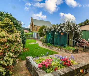 CENTRALLY LOCATED FAMILY HOME - Photo 2