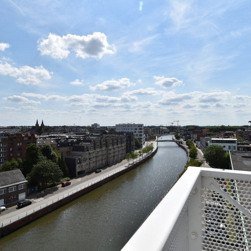 Modern 2-slaapkamer appartement met terras in de K-Tower aan de Leie in Kortrijk - Photo 1