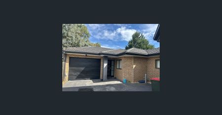 Modern, low-maintenance living in a prime Craigieburn location! - Photo 3