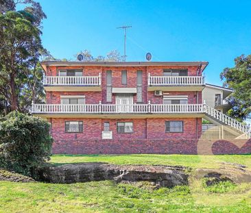 Oversized Family Living in a Prime Location - Photo 5