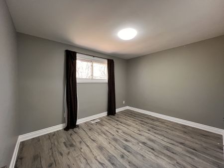 For Lease - 64 Gainsborough Road, Hamilton, Ontario - Photo 5