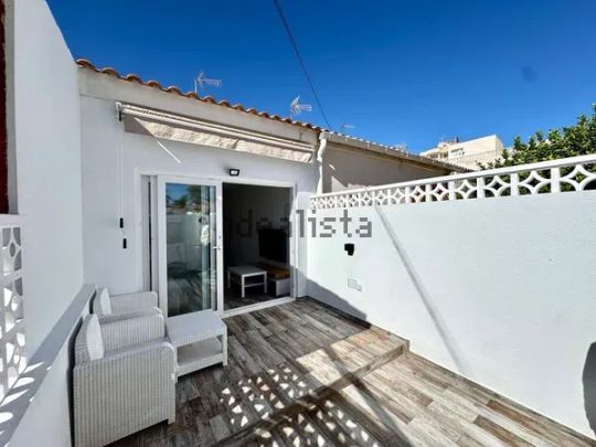 Alquiler de chalet adosado en Nueva Torrevieja - Photo 1