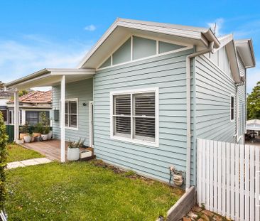 Sophisticated Coastal Haven In Luxe Location - Photo 5