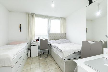 3 bedroom flat to rent - Photo 5