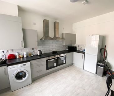 Room 4 - 26 Glyn Avenue - Town Center - Photo 4