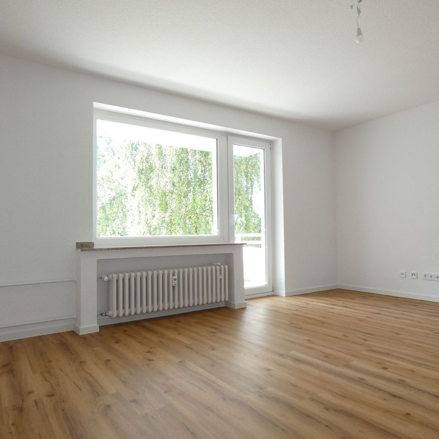 *** Attraktive 3-Zi.-Whg. mit Balkon! Erstbezug nach Sanierung! *** - Photo 1